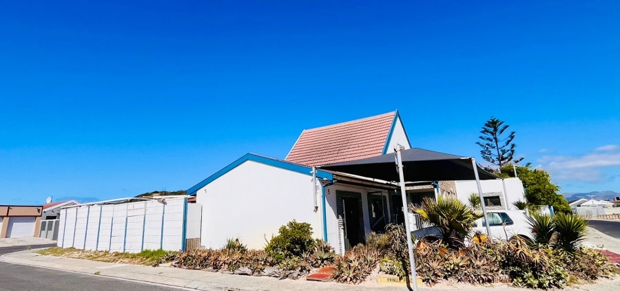 4 Bedroom Property for Sale in Wavecrest Western Cape